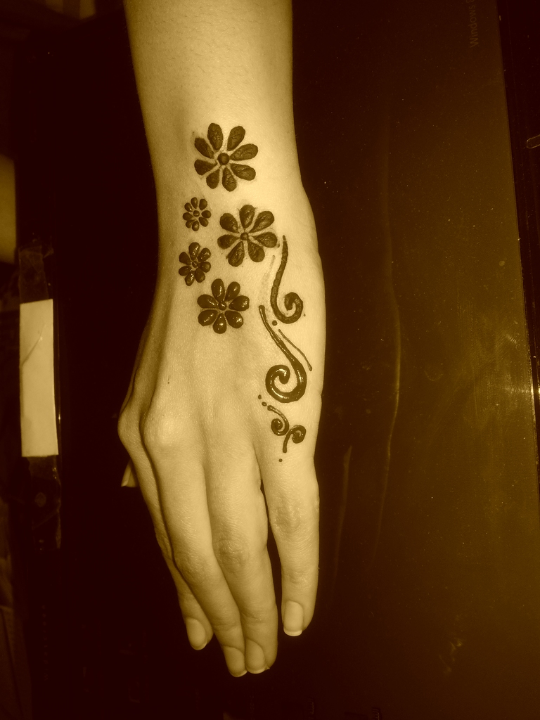 henna, body art, nice and happy