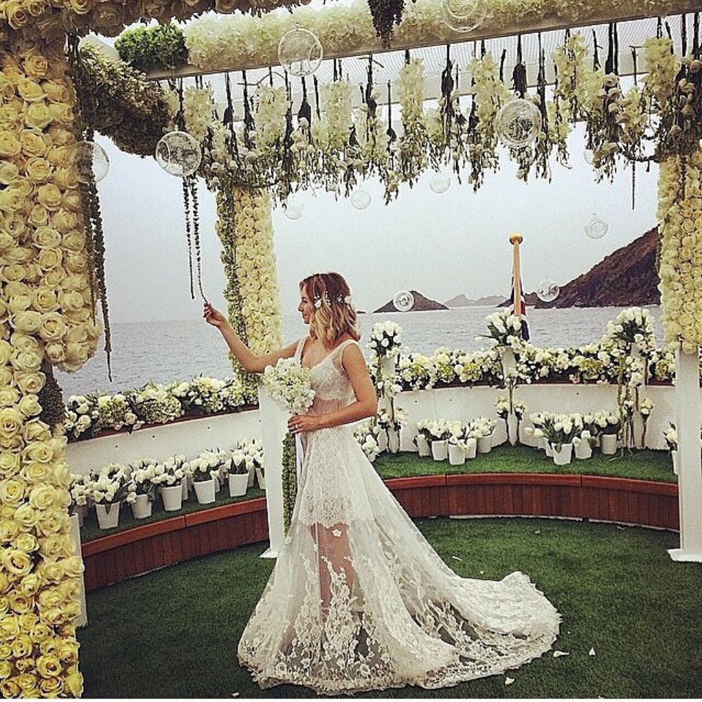 fashionable, bouquet, fashionary and bride