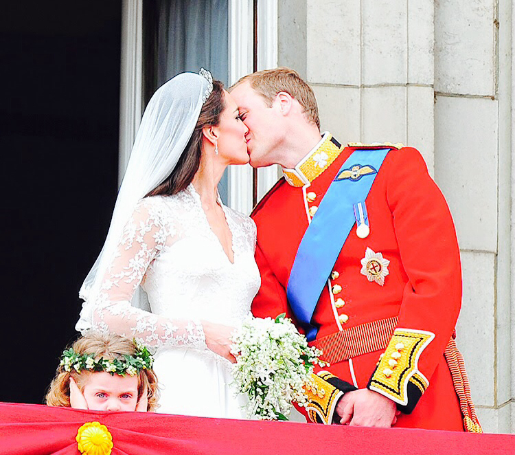 kate, balcony, kiss and william