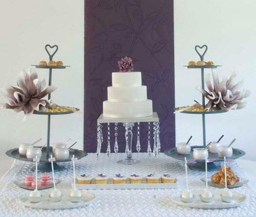 cake styling, sweet table and sweets