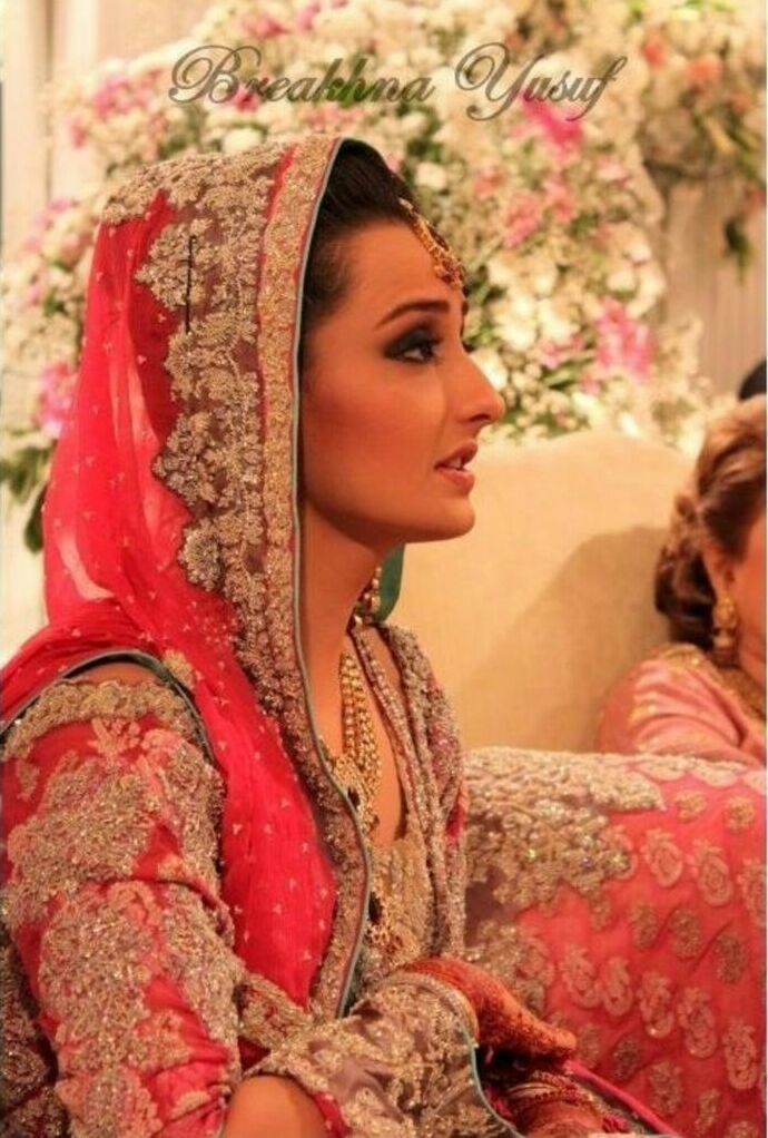 pink dress, momal sheikh, beautiful and pakistani actress