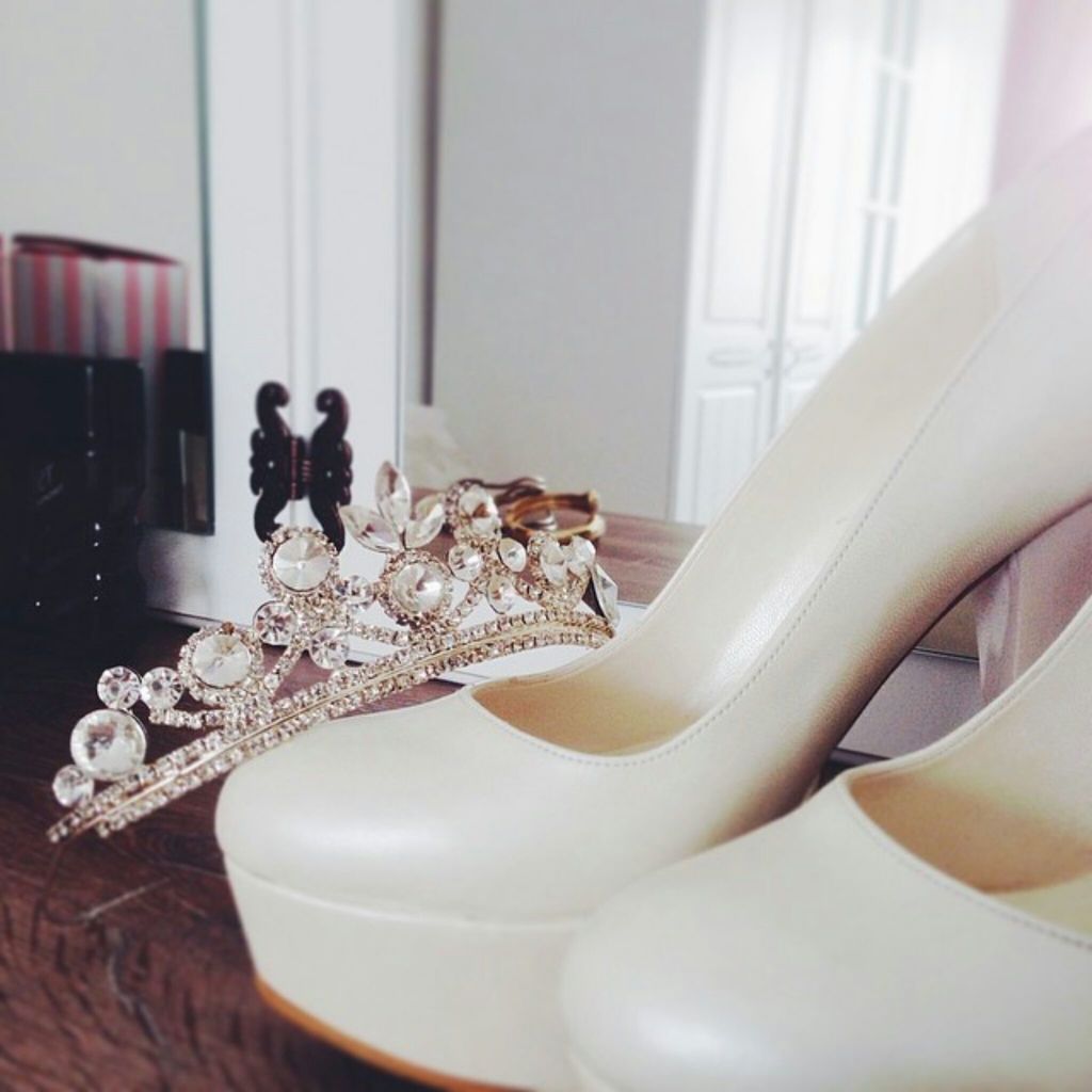 bridal, beauty, heart and diamonds