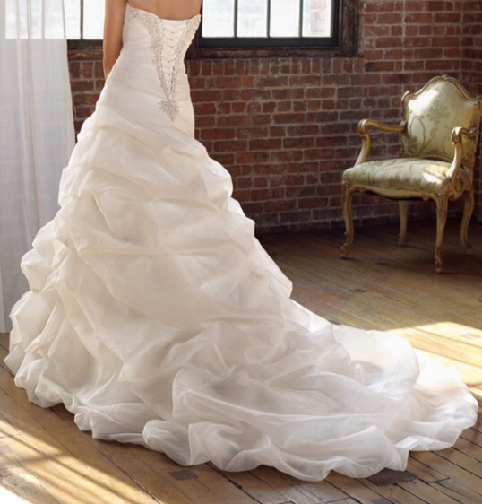 low hipped, corset, wedding dress and big ruffles