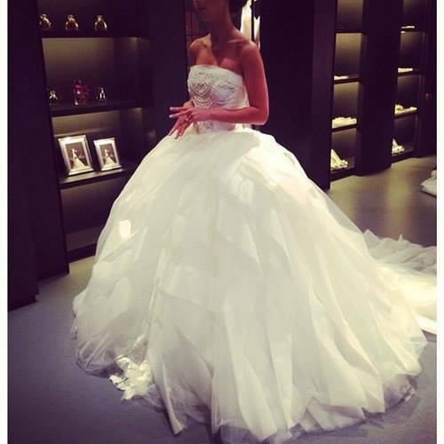 sex and the city, happy girl, designer and white dress