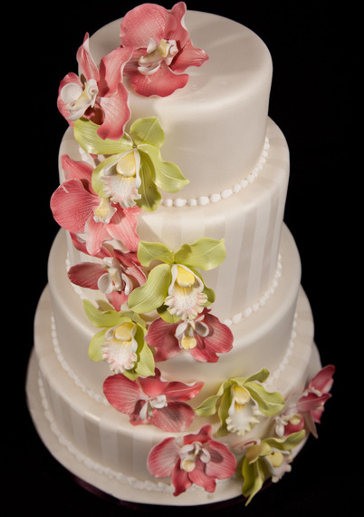 white, lunds & byerly's and wedding cake