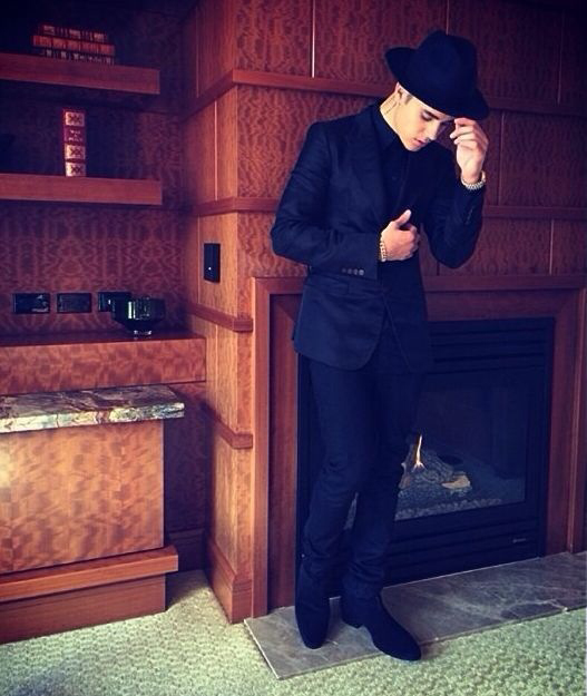 justin bieber, justin, black and love him
