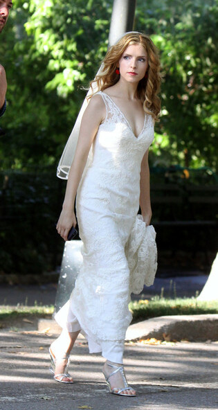 anna kendrick, lovely lace wedding gown and silver t-strap sandals
