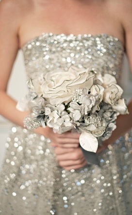 strass, dressing and flowers