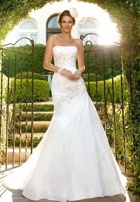 wedding dress, bride fashion, embroidery flowers and floor-length