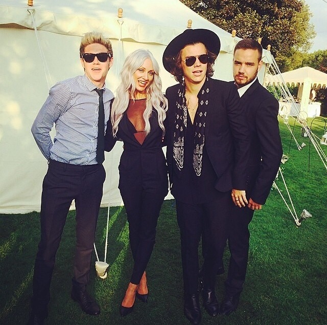 lou teasdale, friends, niall horan and sexy