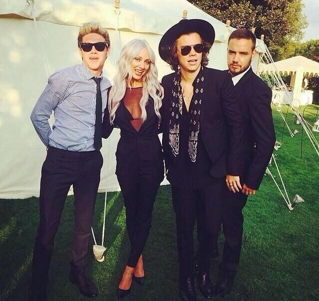louis tomlinson, lou teasdale, johannah deakin and niall horan