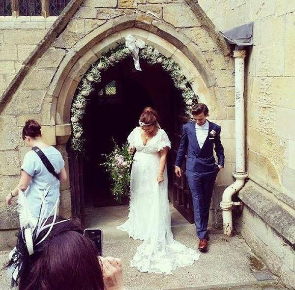 wedding dress, cute, mother and son and louis tomlinson