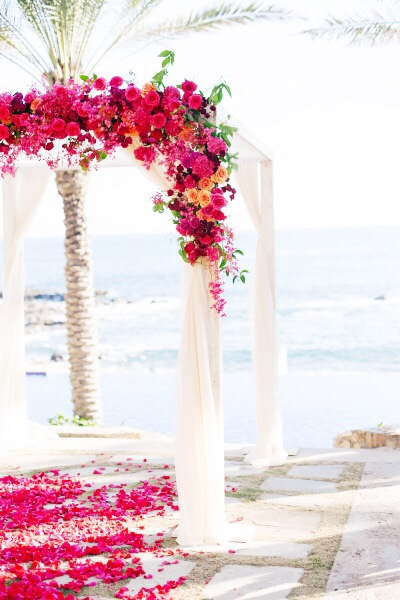 red roses, pink roses and wedding ceremony