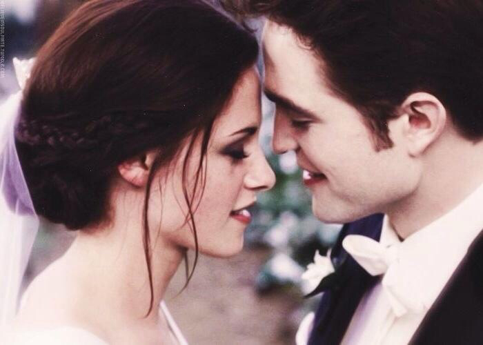 breaking dawn, vampires, kissing and edward and bella