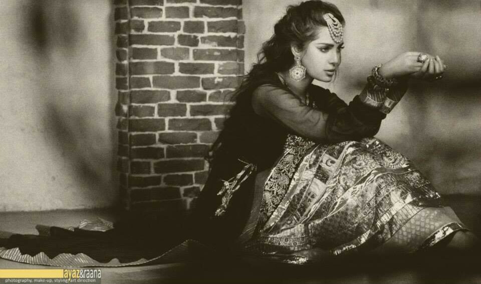 lehenga, black and white, model and dulhan