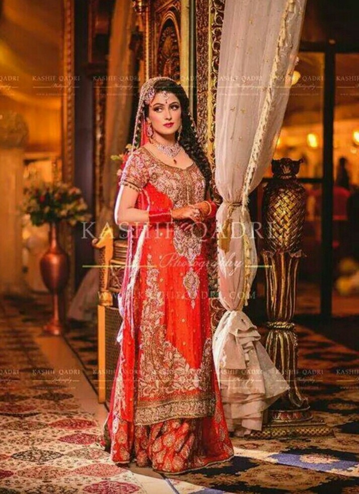 red, beautiful, ayeza and Hot