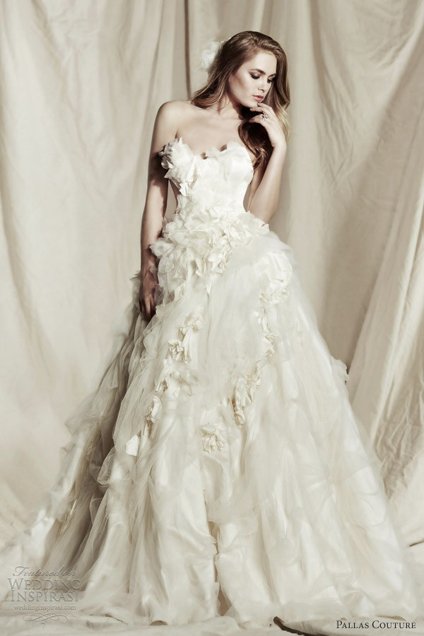 the hairstyle, beige, sweet and bride
