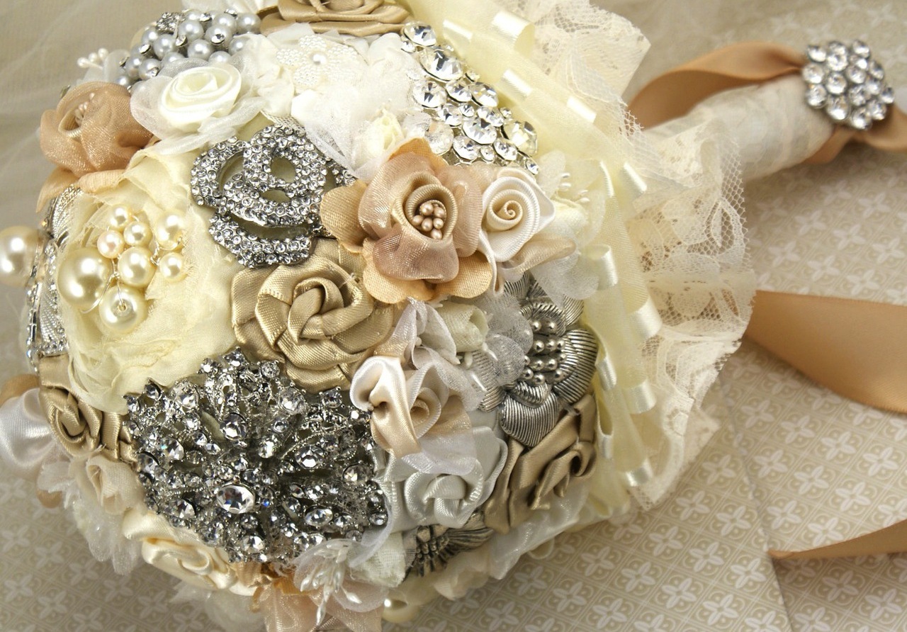 sparkle in so cal contest, wedding bouquet and vintage brooches