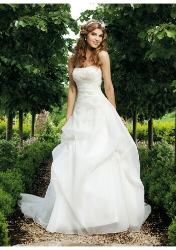 wedding gowns and en