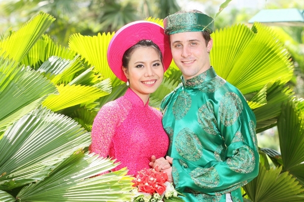 pink, circles and married
