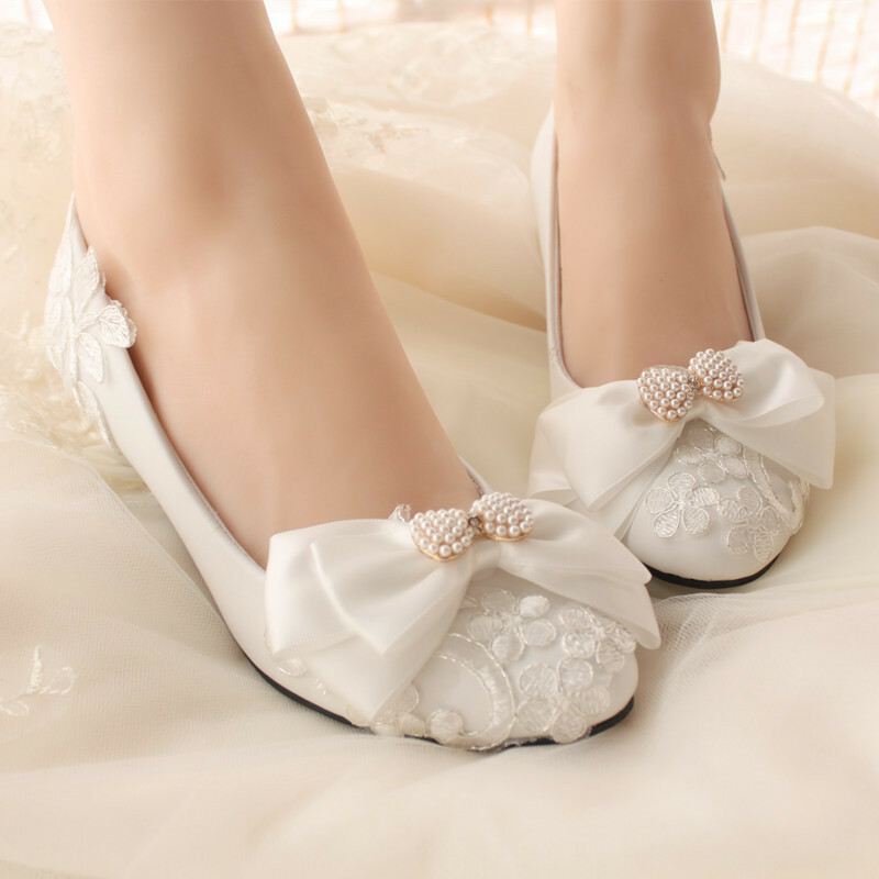 wedding accesoires, flat wedding shoes, pearls and elegant