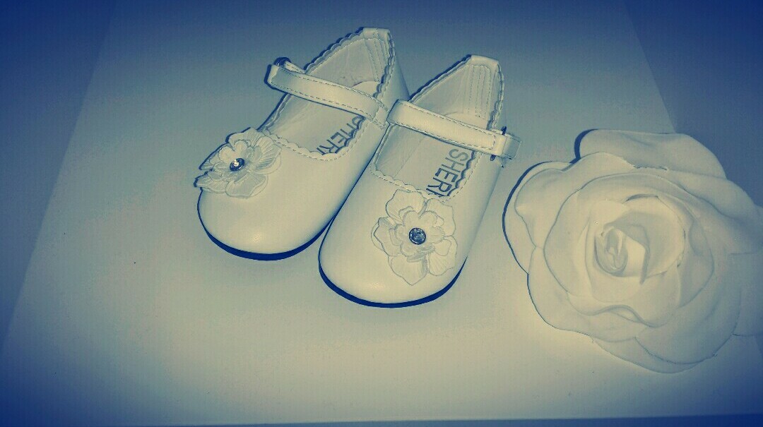 babyshoes and hochzeit
