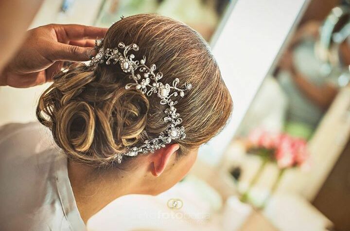 flowers, hair, lovely and bun