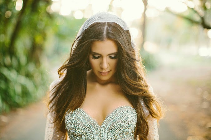 bride, flowers and deco