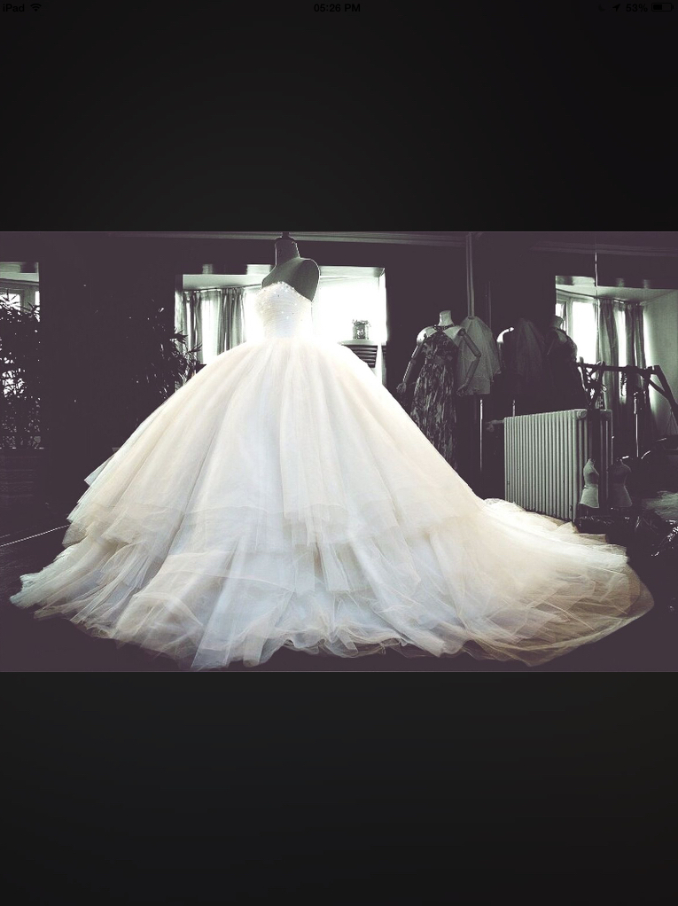 Queen, wedding dress, like and i want