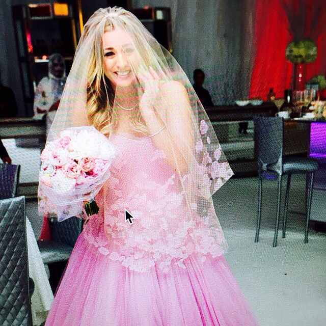 kaley cuoco, hair, wedding dress and penny