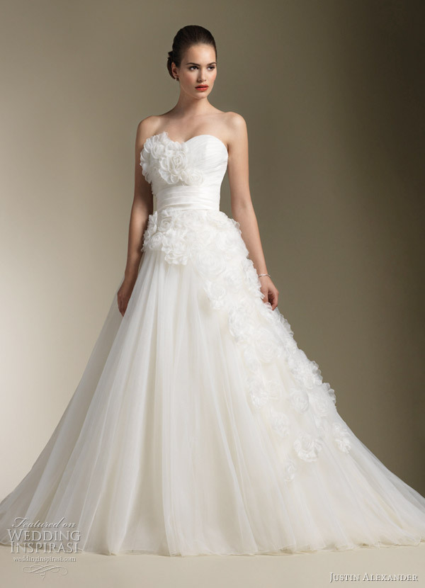 pretty, justin alexander, luxurious and wedding dress