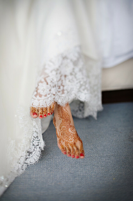 legs, henna and red nails