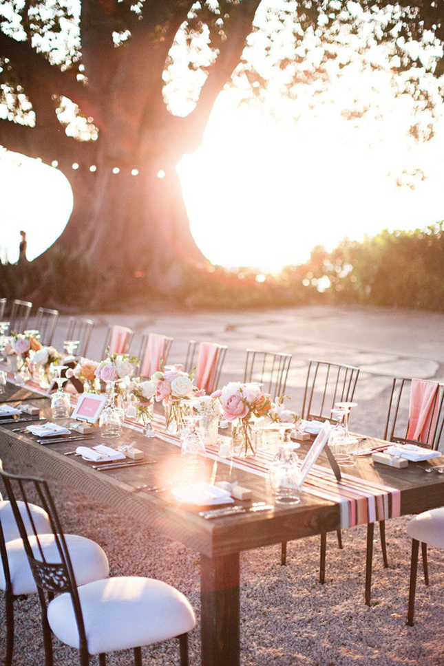 tablescape, flowers, long table and centerpiece