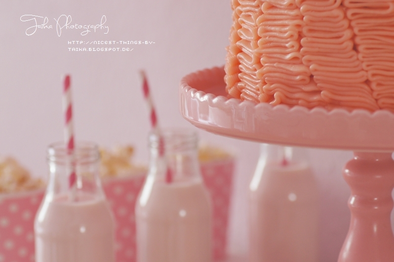 cake, ruffle cake, pink and sweet table