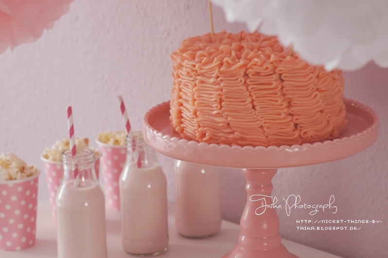 cake, sweet table, pink and ruffle cake