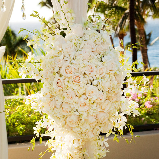 must haves at weddings, wedding planning, beach and flowers