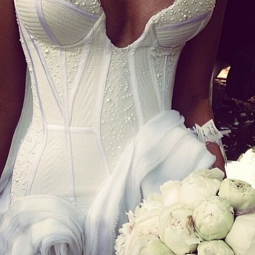 makeup, flowers, mariage and white dresses