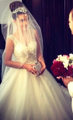 chignon, blanche and mariage