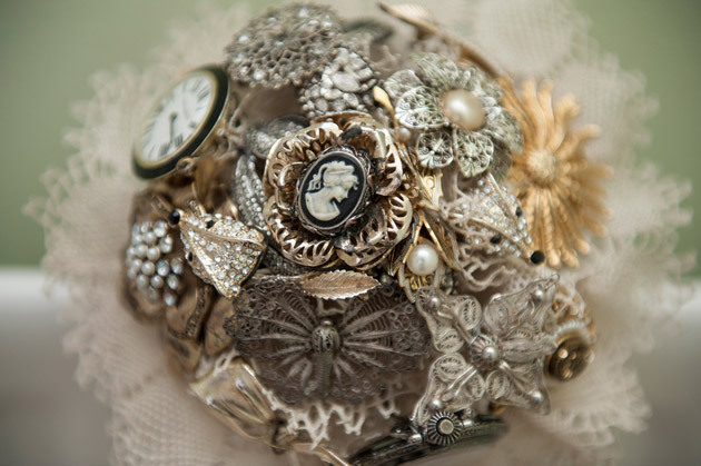 brooch, confetti.co.uk and bouquet