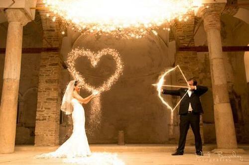 wedding idea, wedding photo idea and bride and groom
