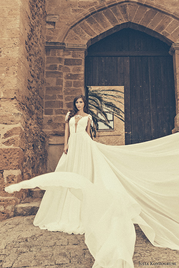 wedding dress and julia kontogruni