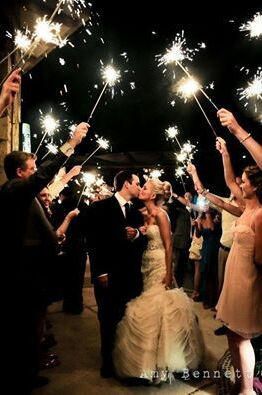 wedding photo idea, kiss and romantic wedding