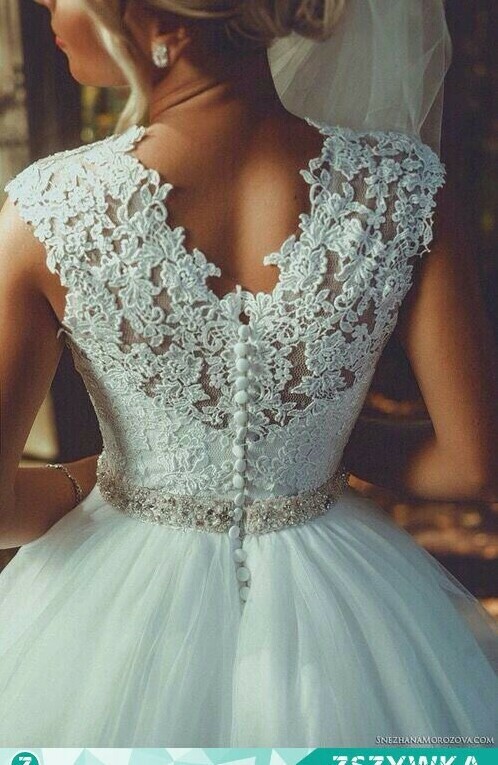 wide skirt, wedding dress, sexy and classic and total white