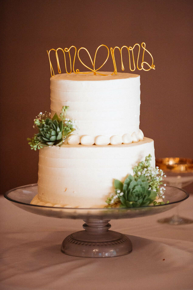 wedding cakes and cake toppers
