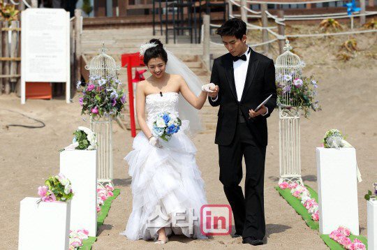 gui gui, beach wedding and taecyeon