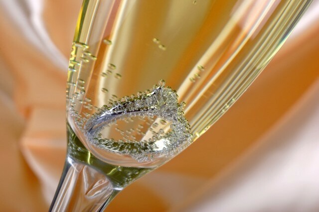 champagne, ring and trouwen
