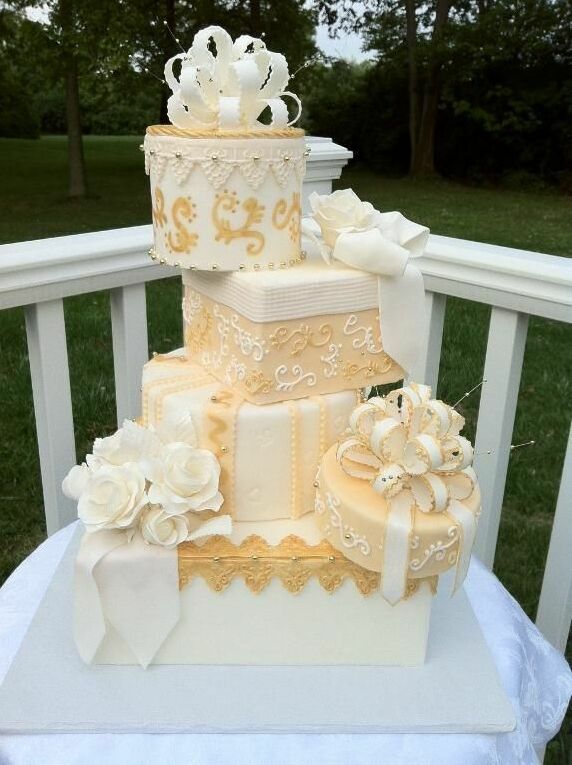 brodery, asymmetric, cakes and romance