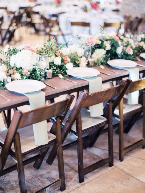 bride, table, rose and bouquets