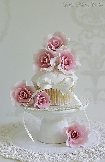 groom, rose and wedding cakes