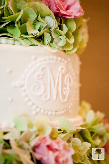 hydrangeas, roses. gorgeous and wedding cake